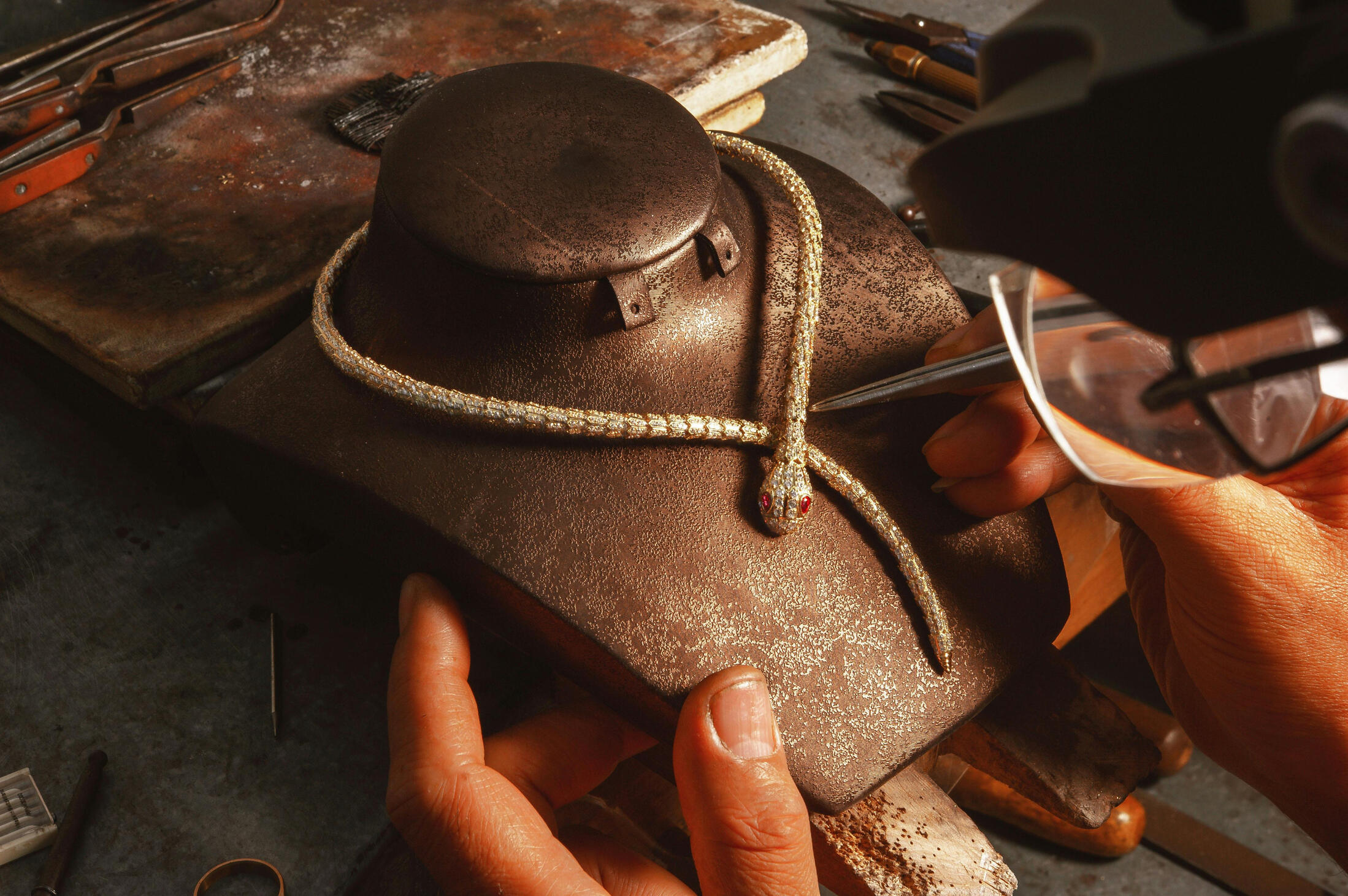 Our global partners supply certified, high-end jewelry for wholesale and private clients.