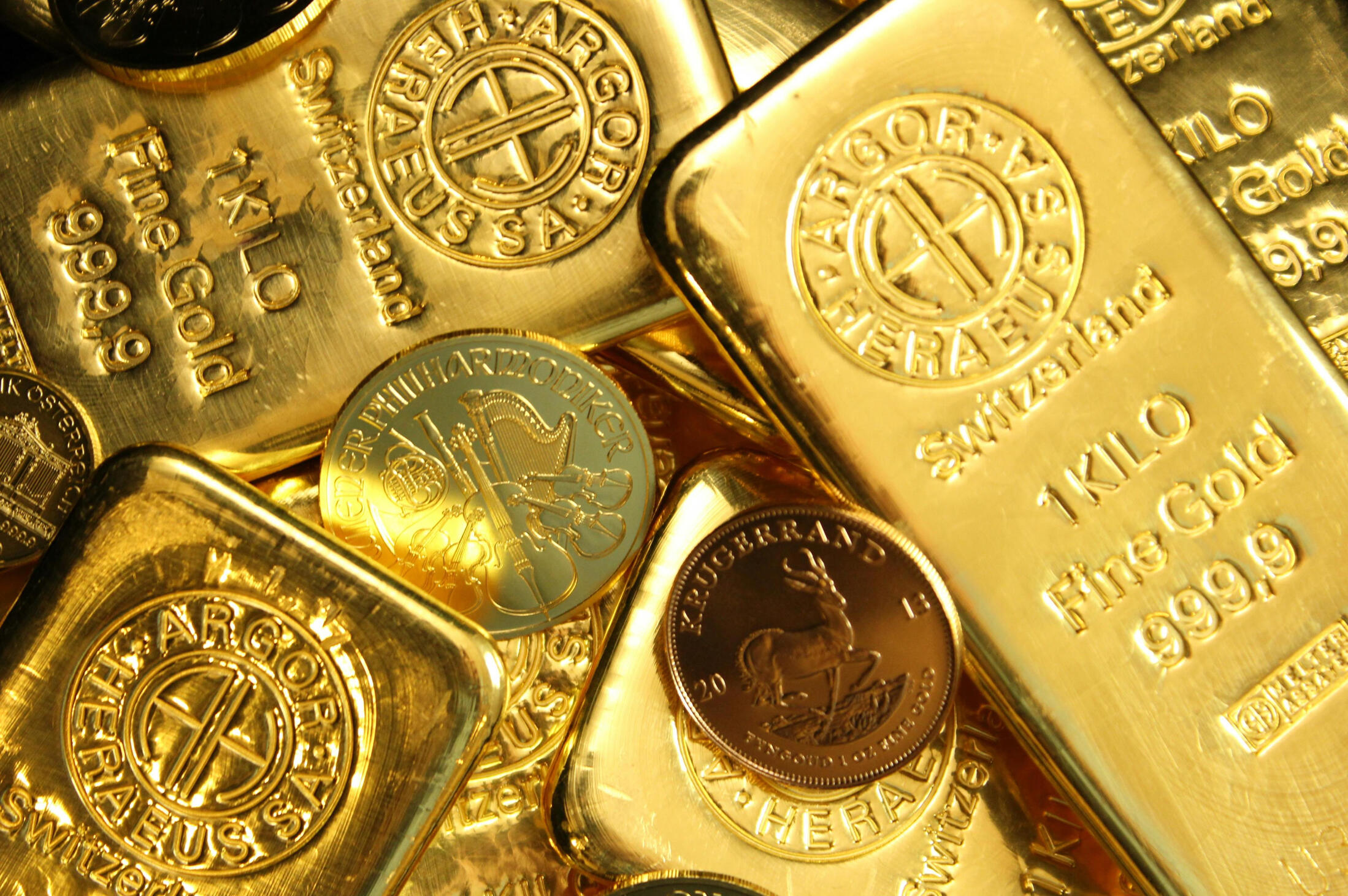 We source and trade non-manufactured gold with full compliance and transparency.